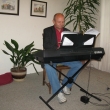 J.Q.Valter hraje p�i vernis�i na kl�vesy