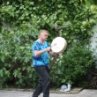 Vlastimil Br��ek se �amansk�m bubnem